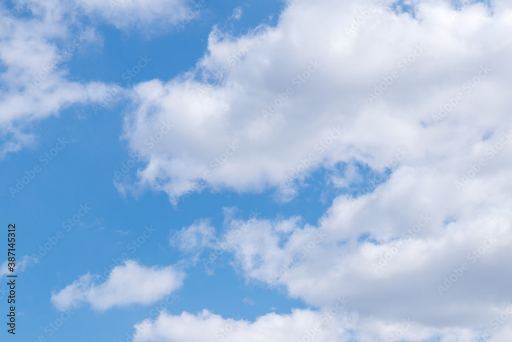Naklejka premium Cloudy blue sky on sunny day. Blue sky with clouds.