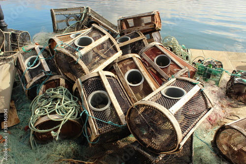 Fototapeta Naklejka Na Ścianę i Meble -  Nasas para para la pesca del pulpo apiladas