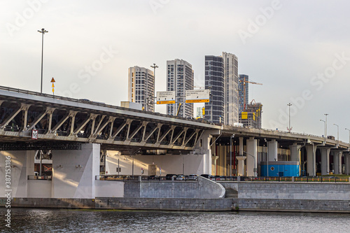 Dorogomilovsky bridge over the Moscow river and skyscrapers of the residential quarter © roundex