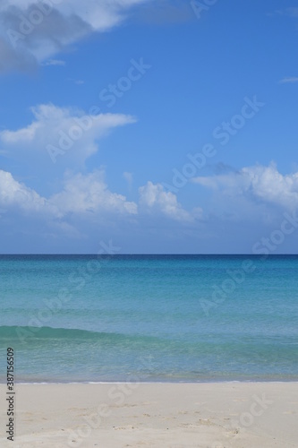 Fototapeta Naklejka Na Ścianę i Meble -  Exotic tropical beach white sand beautiful sea relax time in Cuba, Caribbean