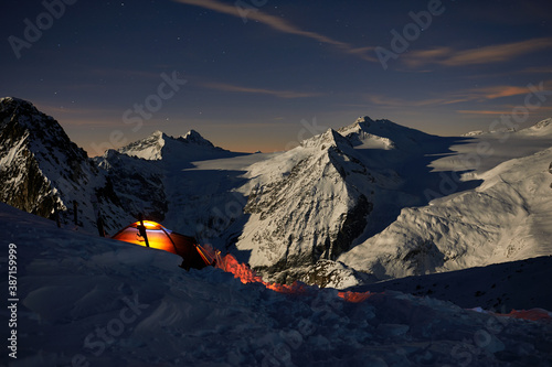 in tenda di notte
