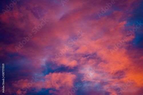 Fototapeta Naklejka Na Ścianę i Meble -  pink and blue sky with clouds for backgrounds