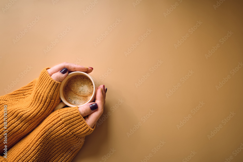 Obraz premium Cup of coffee, yellow sweater. Autumn, fall concept.
