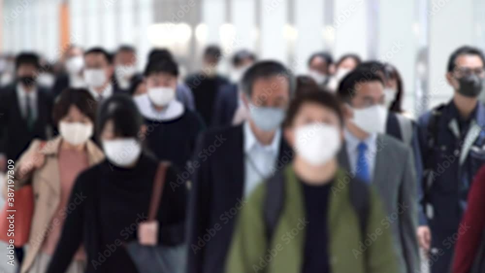 Covid-19 : Crowd of people wearing masks walking to work in Tokyo, JAPAN / slow motion (マスクをつけて都心へ通勤する人たち) Covid-19 : Crowd of people wearing masks walking to work in Tokyo, JAPAN / slow motion (マスクをつけて都心へ通勤する人たち)