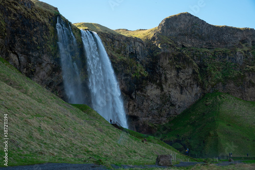 Islande  cascade Seljalandsfoss