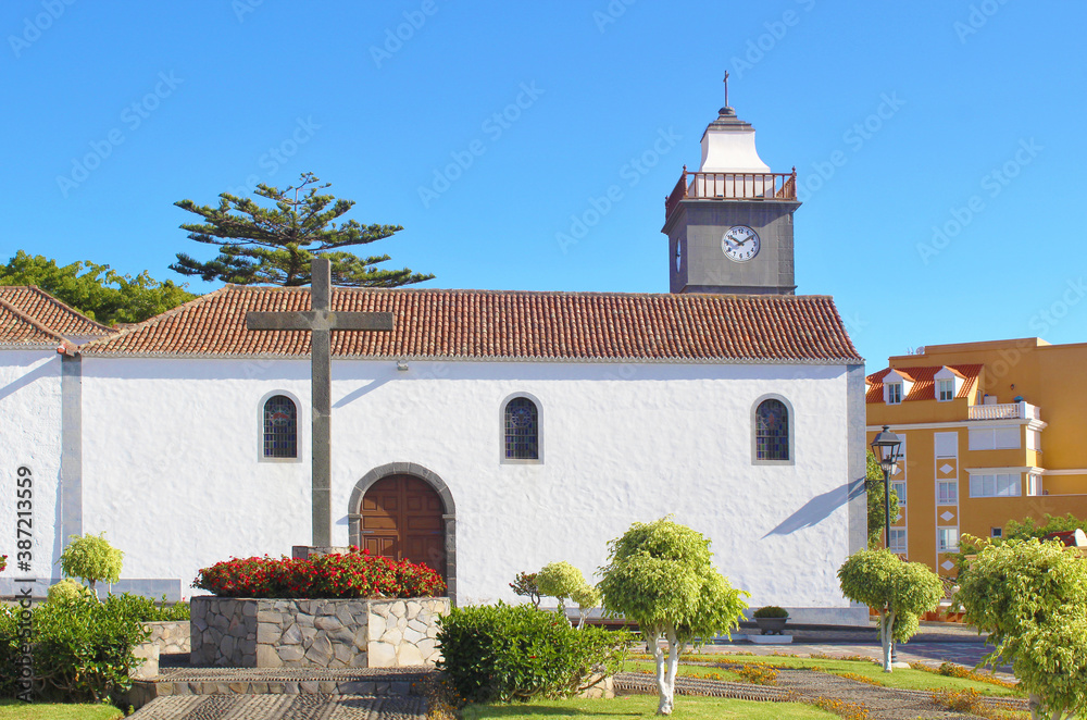 Fototapeta premium Iglesia de San Pedro, Breña Alta, Canarias