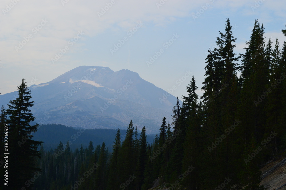 Hiking and camping around the Three Sisters mountains in Oregon and the Pacific Northwest of USA
