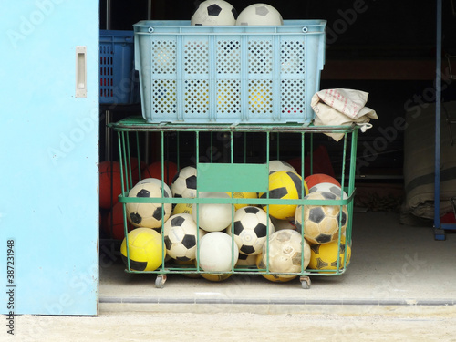小学校の運動具倉庫のサッカーボール photo