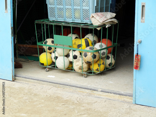 小学校の運動具倉庫のサッカーボール photo