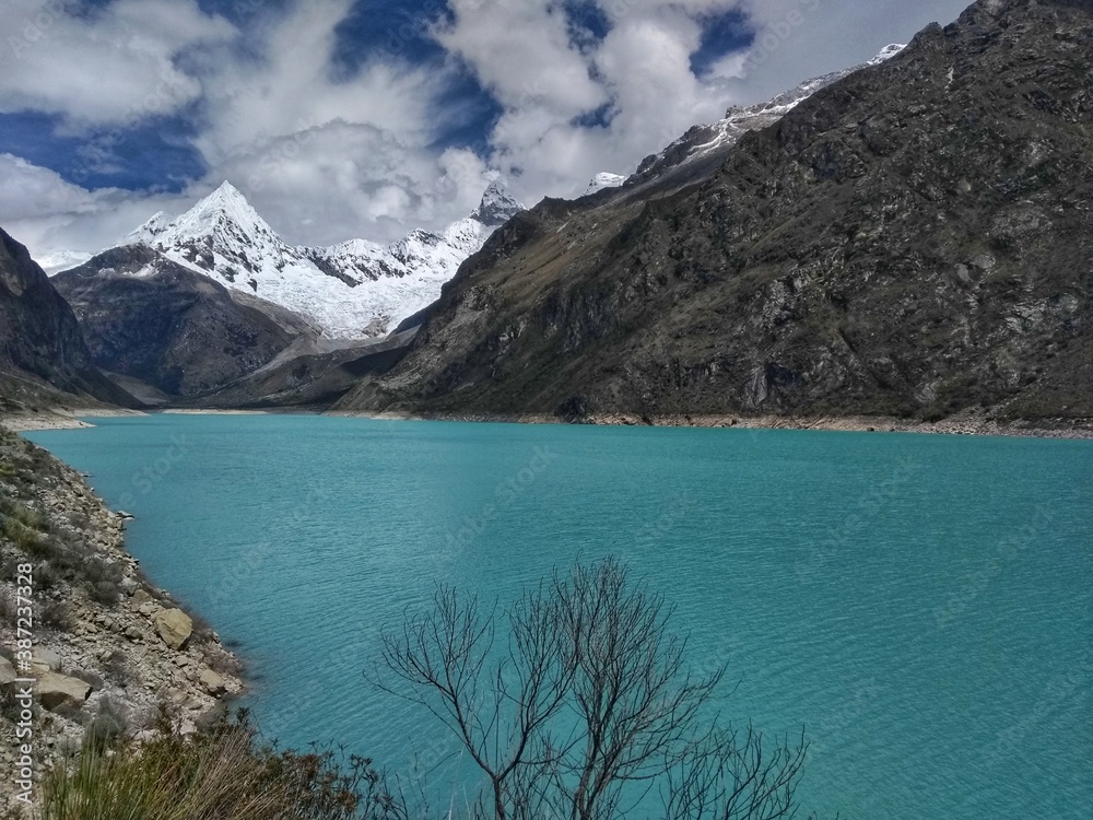 Obraz premium Laguna Paron, Huaraz, Peru. A blue-green lake in the Cordillera Blanca on the Peruvian Andes. At 4185 meters above sea level, it's surrounded by snowy peaks and a pyramid mountain. 