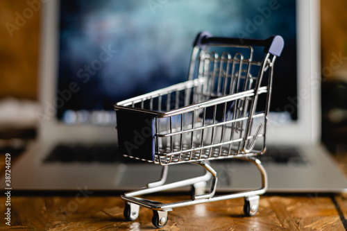 
carro de supermercado  sobre computadora para representar la compra online  cordoba argentina photo