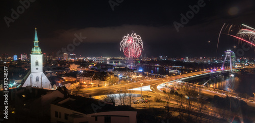 Obraz na płótnie New Year Celebration. Fireworks on Danube River in Bratislava, Slovakia. w salonie