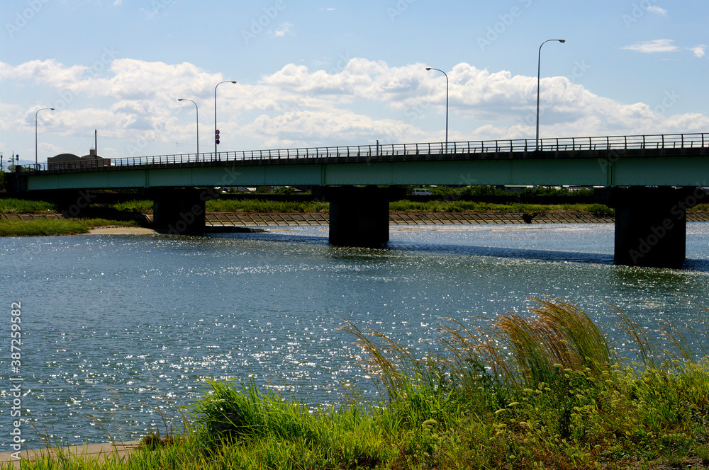 雲出古川と香良洲大橋