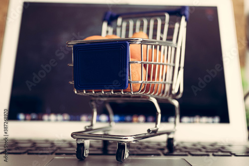 carro de supermercado  para representar la compra online  con quinotos en su interior chica fruta naranja cordoba argentina photo