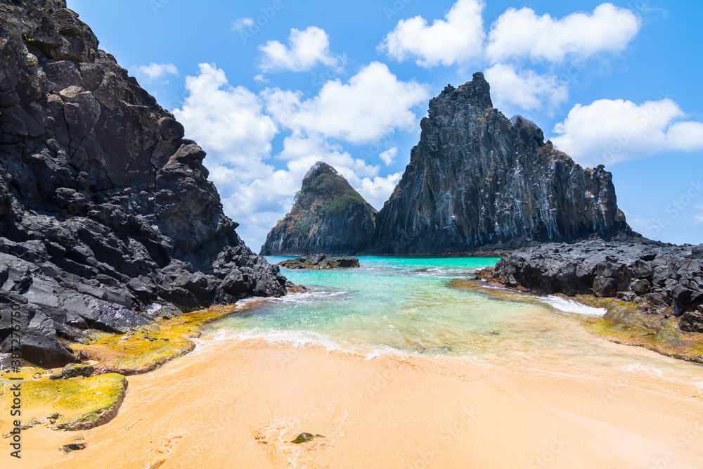 Fototapeta premium Beautiful view of Pigs Bay (Baia dos Porcos) and Two Brothers Hill (Morro Dois Irmãos) in Fernando de Noronha Island - Brazil