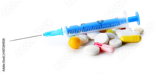 Bild auf Leinwand Pills and syringe for injection on white background