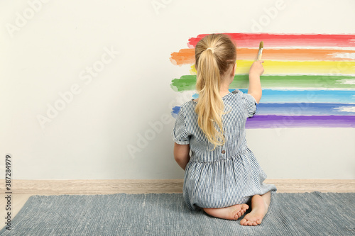 Cute little girl painting r...