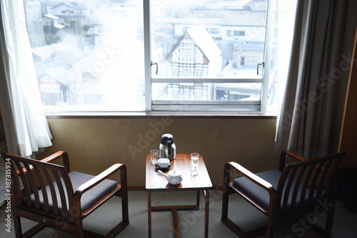 旅館の広縁から見える温泉街【草津温泉】