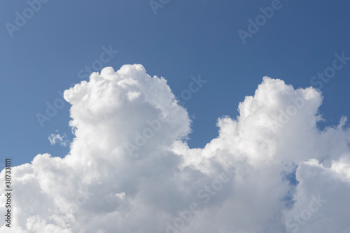 Fototapeta Naklejka Na Ścianę i Meble -  fluffy clouds and blue sky background