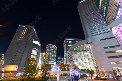 大阪駅前夜景 © Paylessimages