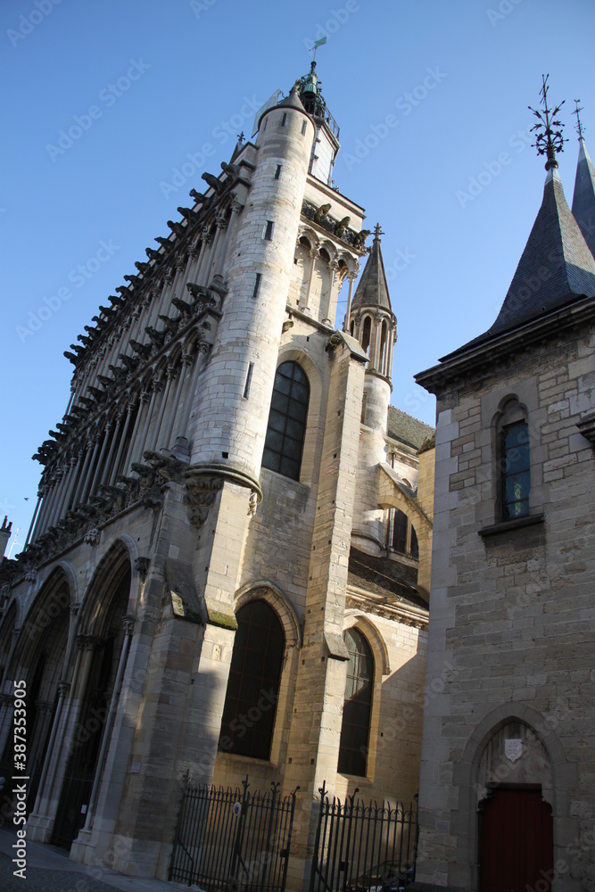 Immeubles dans les rue de la ville de Dijon en Bourgogne