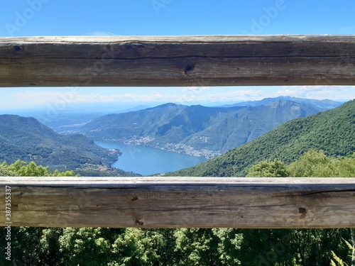 Vista panoramica sul lago dal monte Palanzone in Lombardia, viaggi e paesaggi in Italia photo