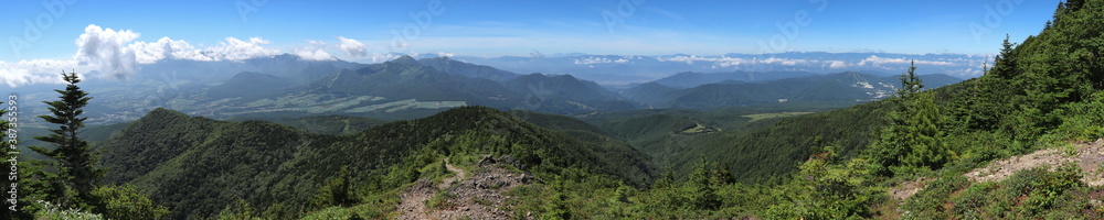 日本百名山”四阿山”の稜線からの眺望 (パノラマ)
