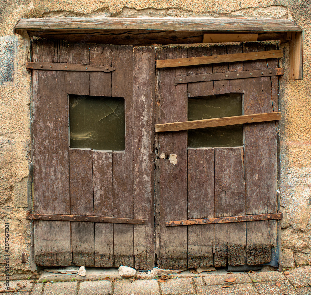 Porte de cave ancienne à Ornans, France Stock Photo | Adobe Stock