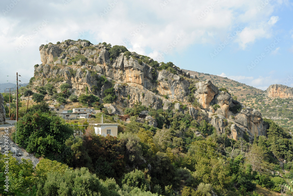 Le rocher de Kastellos à Kalamafka près d'Iérapétra en Crète