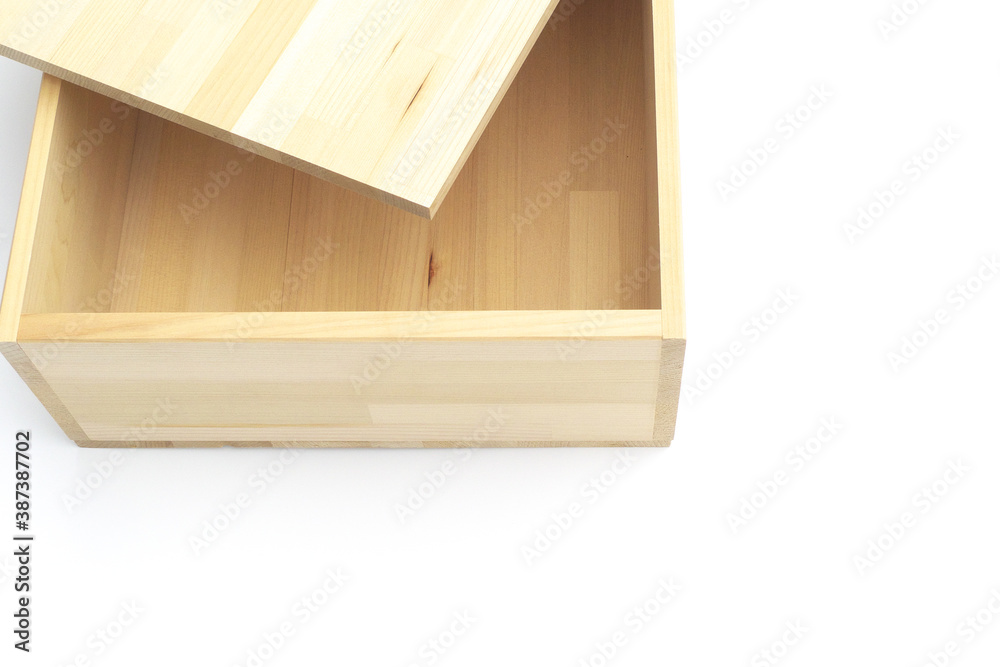白背景の木の箱とフタ 白背景の木の箱とフタ