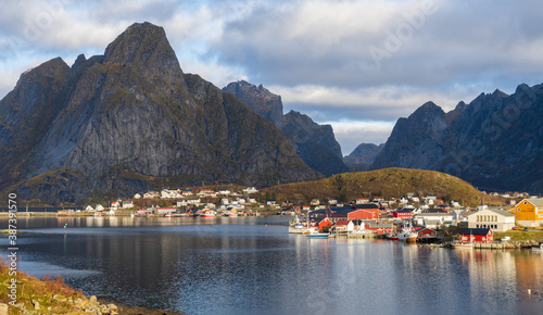Reine, wioska rybacka na Lofotach w Norwegii, przykładowe zdjęcia 