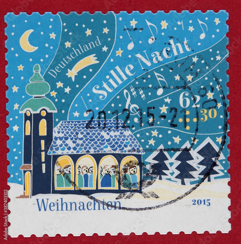 Briefmarke stamp gestempelt used frankiert Weihnachten christmas xmas stille nacht song lied holy night kirche church chor choire sterne singen singing stars mond photo