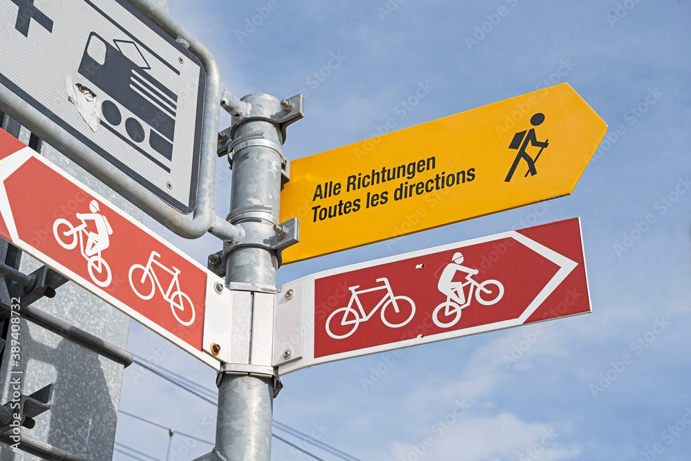 Φωτογραφία Wanderwegweiser Alle Richtungen, Toutes les directions,  Bahnhof Leuk, Kanto