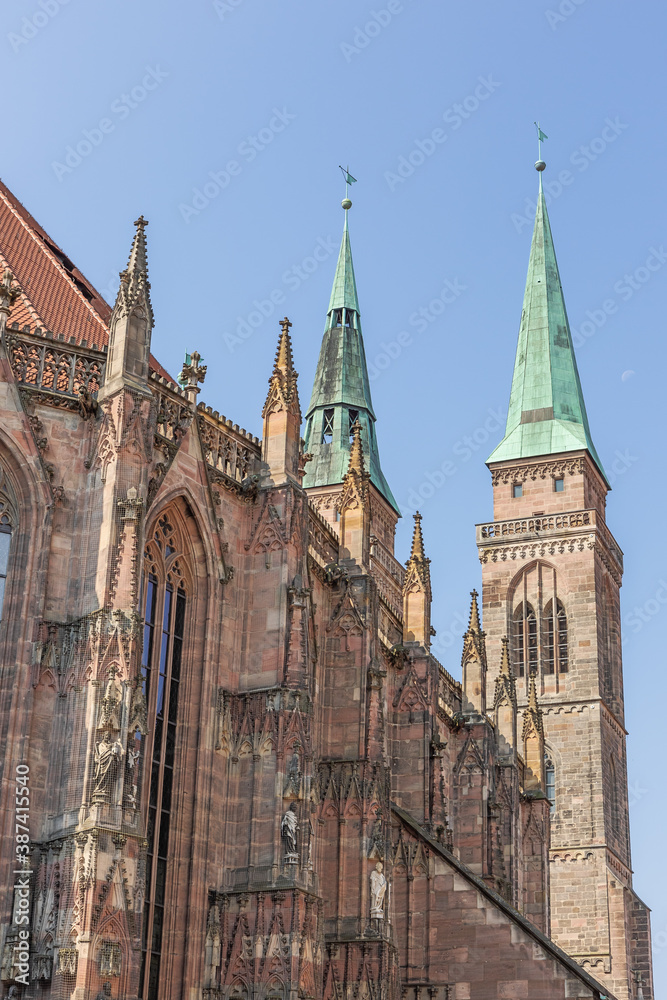 Fototapeta premium The northern facade of the St. Sebaldus church seen from the City Hall Square in Nuremberg