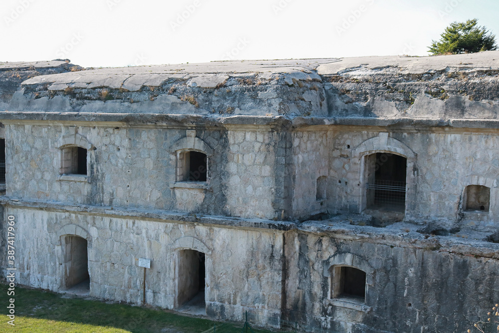All'interno del grande e storico Forte Corbin in Veneto, viaggi e architettura in Italia