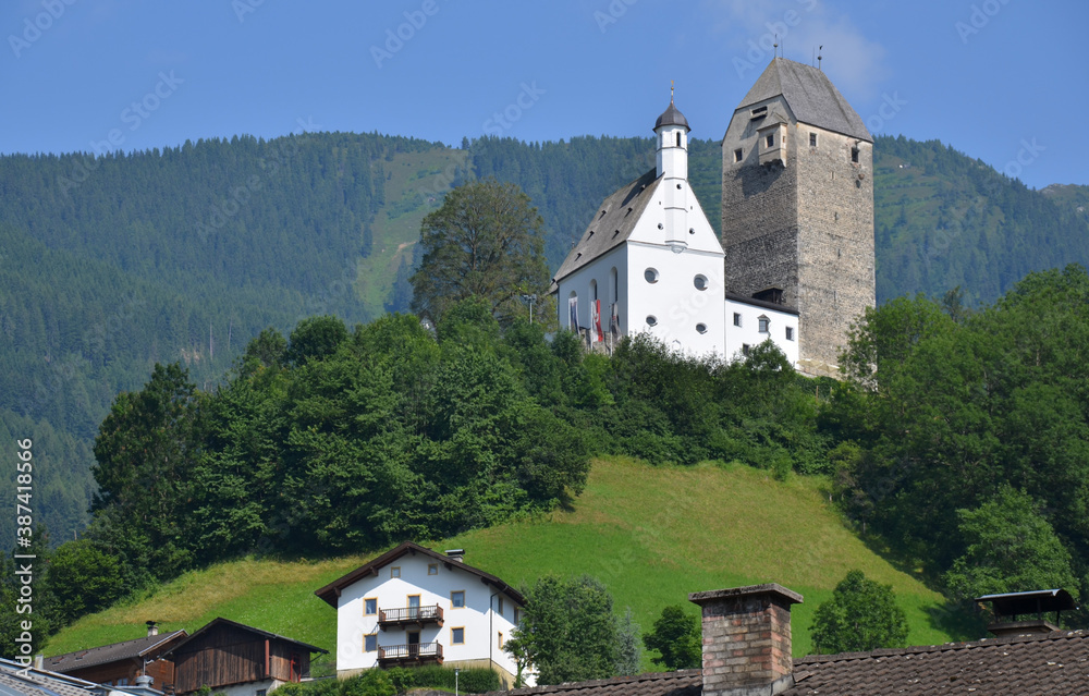 Torre de defensa de la ciudad de Schwaz en el Tirol, Austria