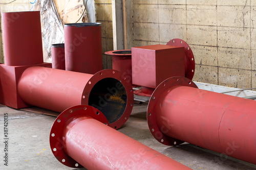 Canvastavla Rust-proof painted steel pipes in the factory. Red iron pipe