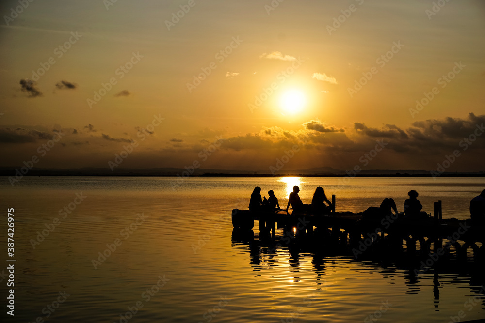 people watching the sunset in the Albufera of Valencia