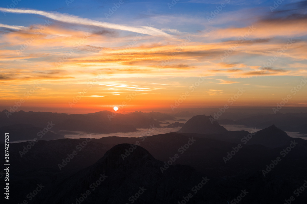 Sonnenaufgang am Hohen Dachstein