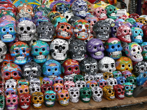 Totenköpfe auf einem Markt in Mexiko
