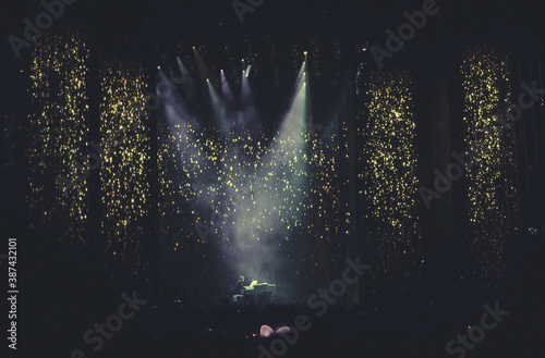 Obraz na plátně Defocused entertainment concert lighting on stage, blurred disco party, Concert Live and The fashion show background