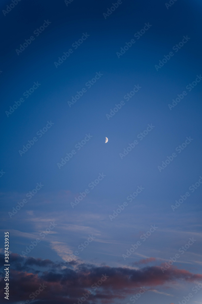 Sonnenuntergang über Wasser