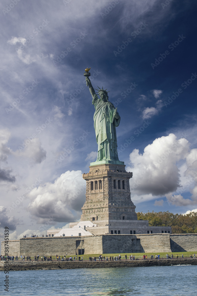 Fototapeta premium Sky colors on the background of Statue of Liberty, New York City
