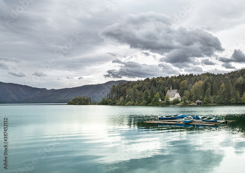 see, berge, landschaft, wald, herbst, wasser, natur, alpen, himmel, grün, wolken, reisen, enten, bäume, tannenbäume, herbs, boote, bootshaus, haus