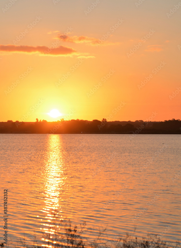 Naklejka premium atardece en la laguna