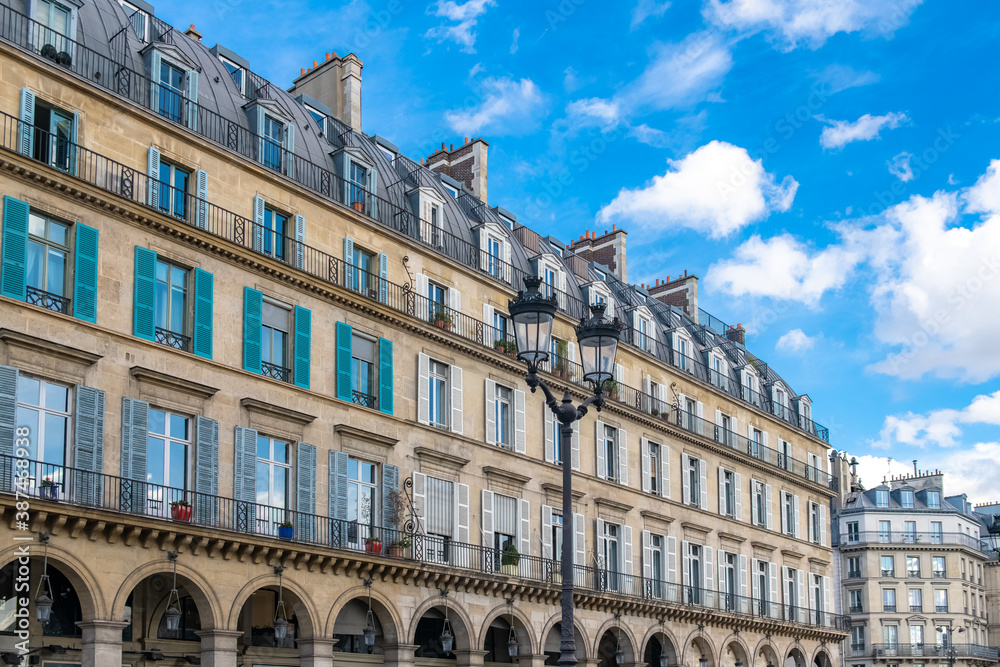 Obraz premium Paris, the beautiful Rivoli street, typical facade and windows 
