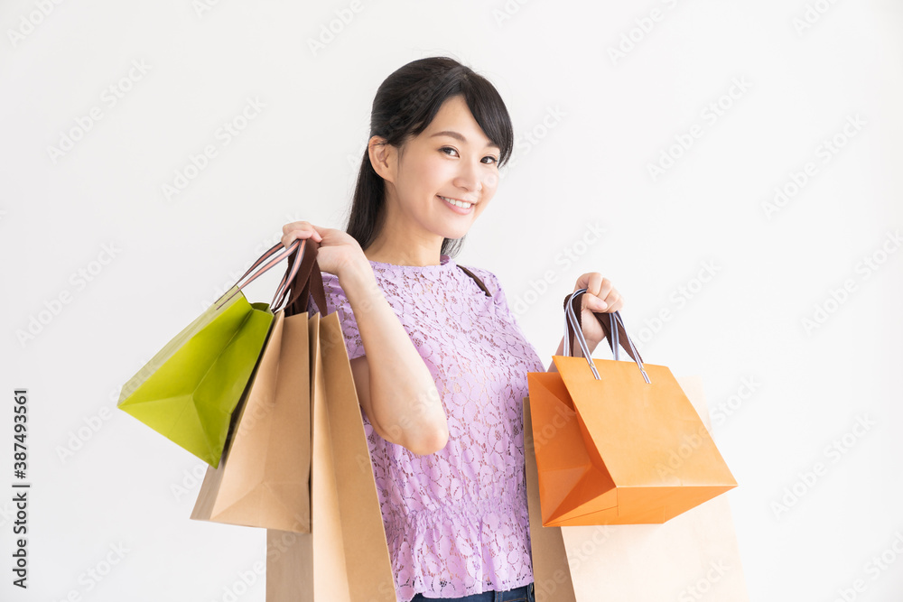 買い物をする女性 買い物をする女性