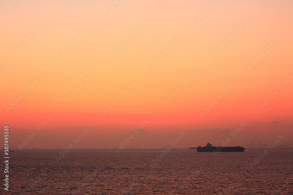 東京湾の日没風景