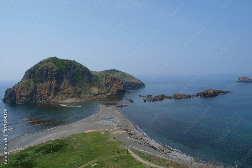 Fototapeta premium 佐渡島の北にある二ツ亀_東寄り