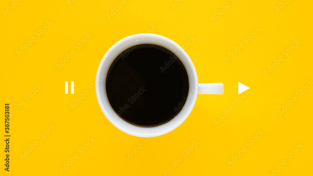 Coffee Cup top view with pause and play icons on a yellow background - obrazy, fototapety, plakaty 